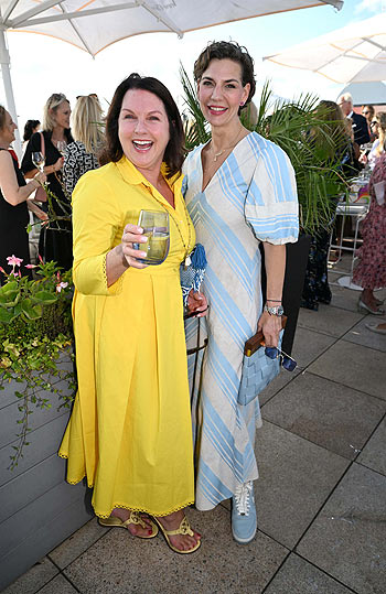 Monika Drexel und Sarah Kronsbein CeU-Talk mit Doris_Brückner (Chefredakteurin Gala) / Club europäischer Unternehmerinnen lädt zum Vortrag, Gespräch und Empfang auf die Dachterrasse / Hotel Mandarin Oriental in München ©Foto: ABR-Pictures / Frank Rollitz